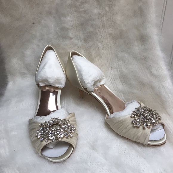 Badgley Mischka Sabine jeweled shoe! Brand New! - Picture 7 of 8